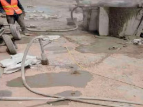 甘谷水泥混凝土路面板底注浆技术 路面脱空注浆整治方案