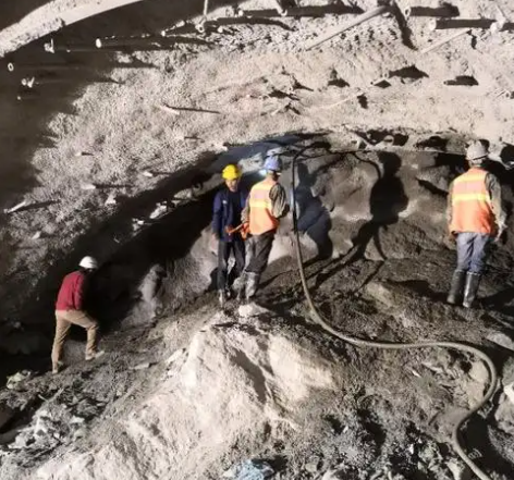 甘谷拱顶带模注浆料的施工流程及注意事项